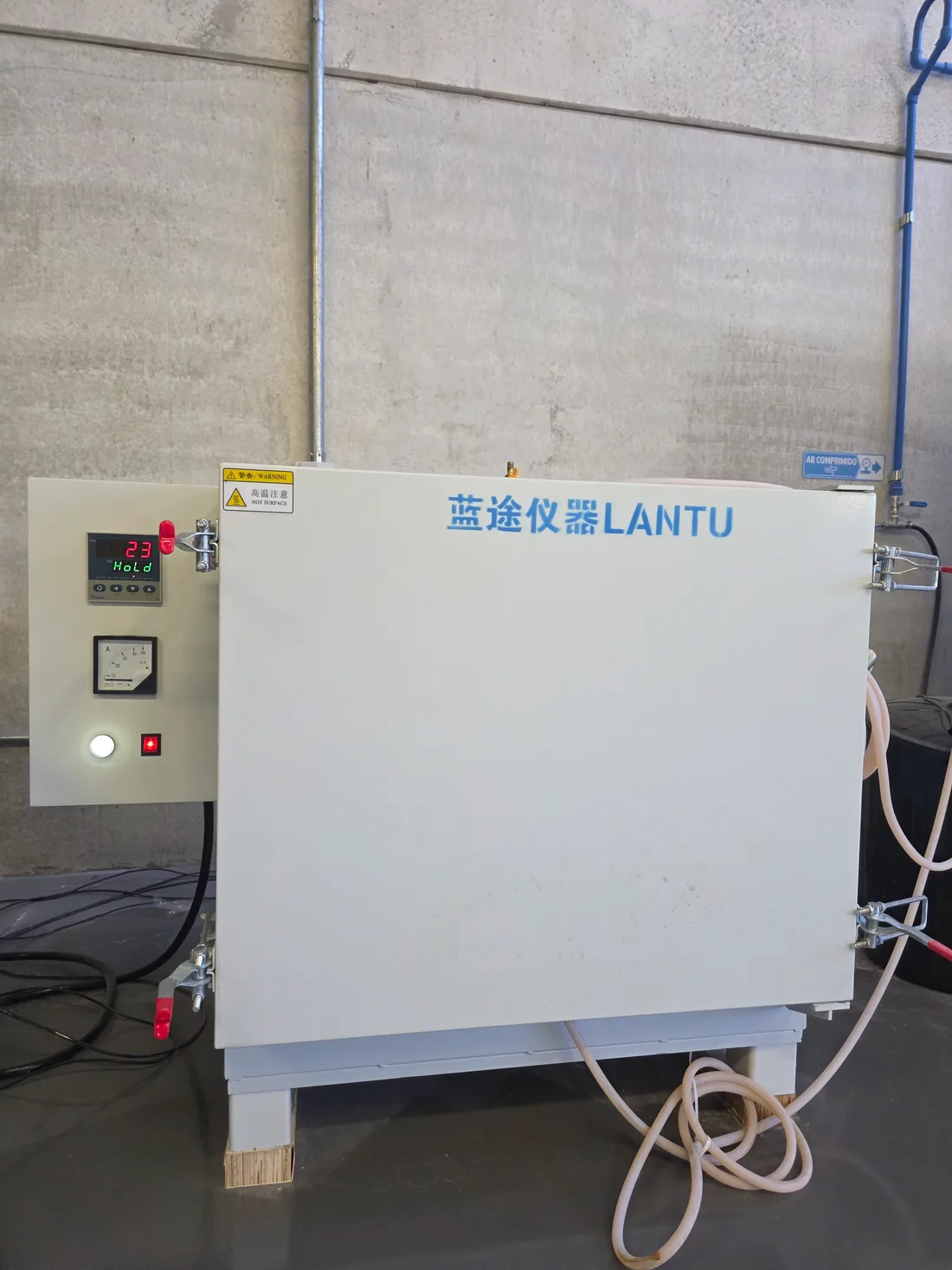 Painel de controle do forno com controlador de rampa e patamar e amperímetro